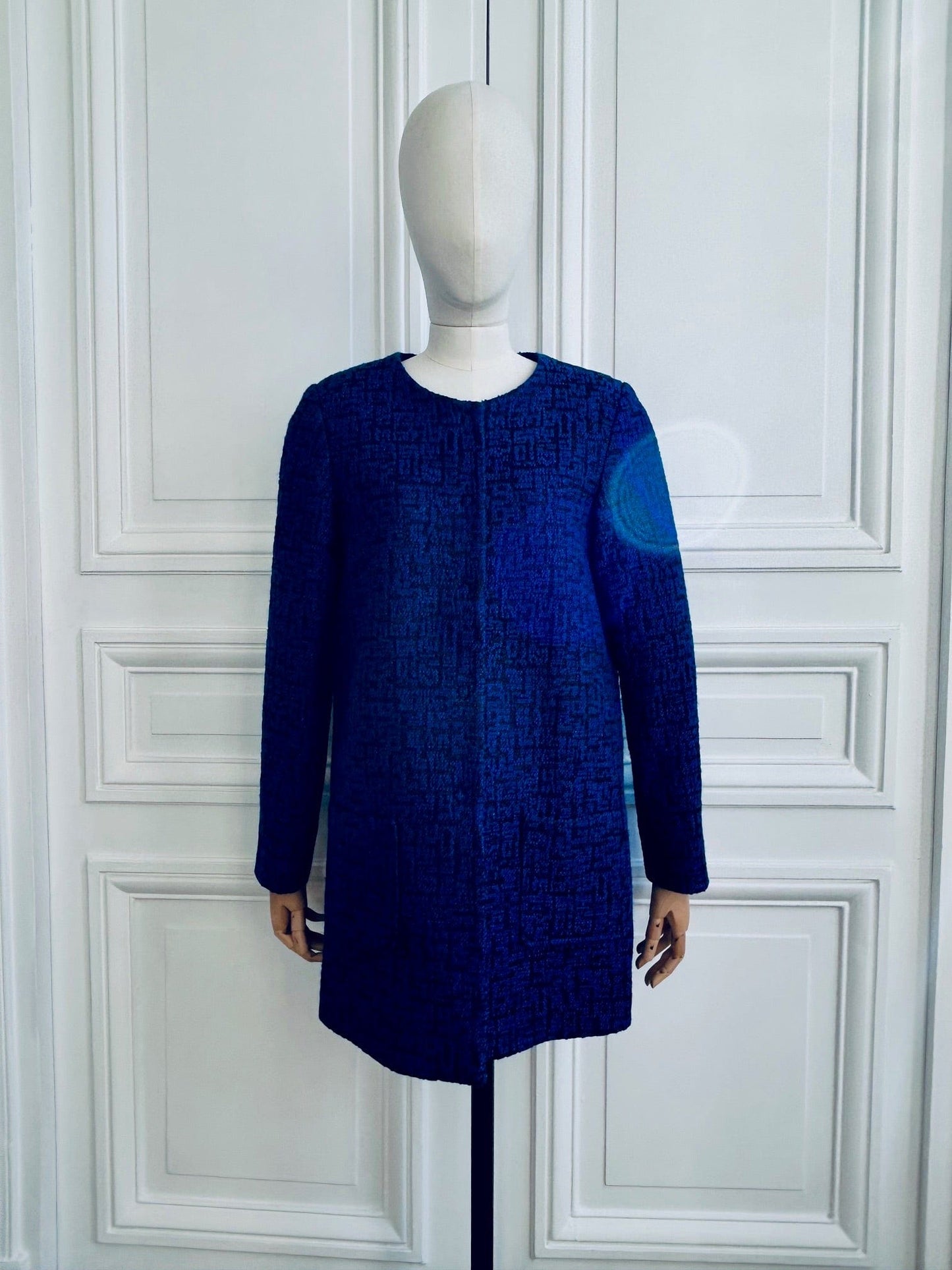 Manteau sans col en tweed bleu klein et noir fabriqué en France