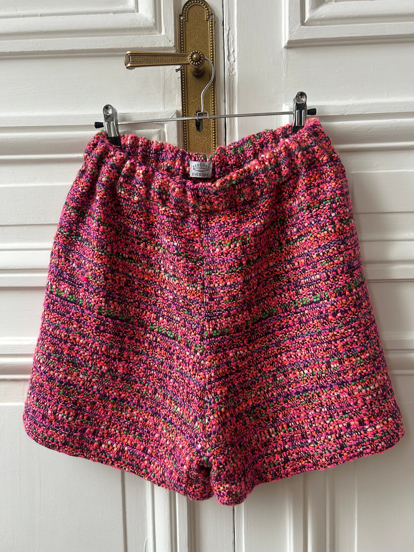 Short en tweed rose, noir, violet et jaune fabriqué en France