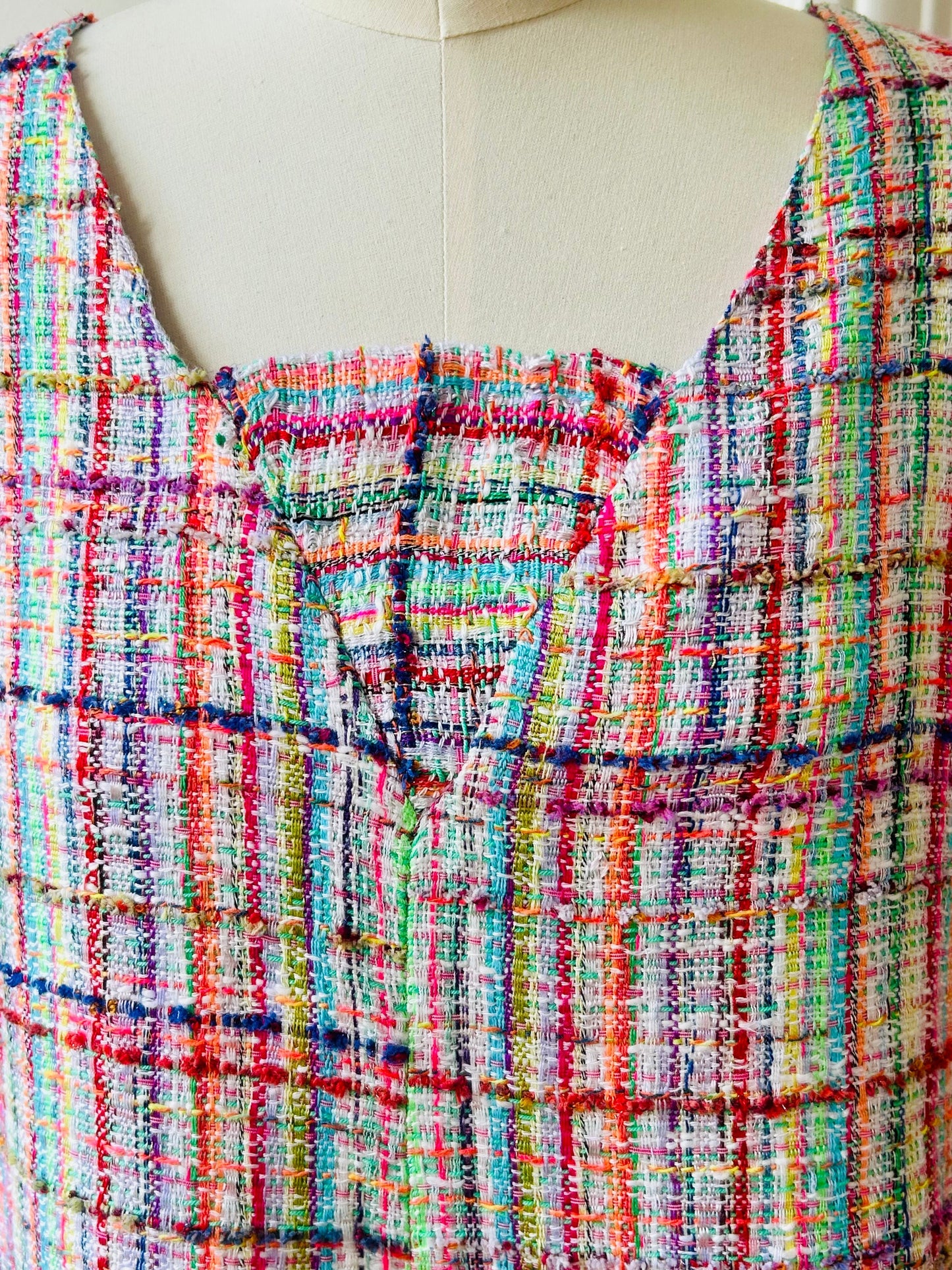 Robe en V en très weed multicolore tissé et fabriquée en France