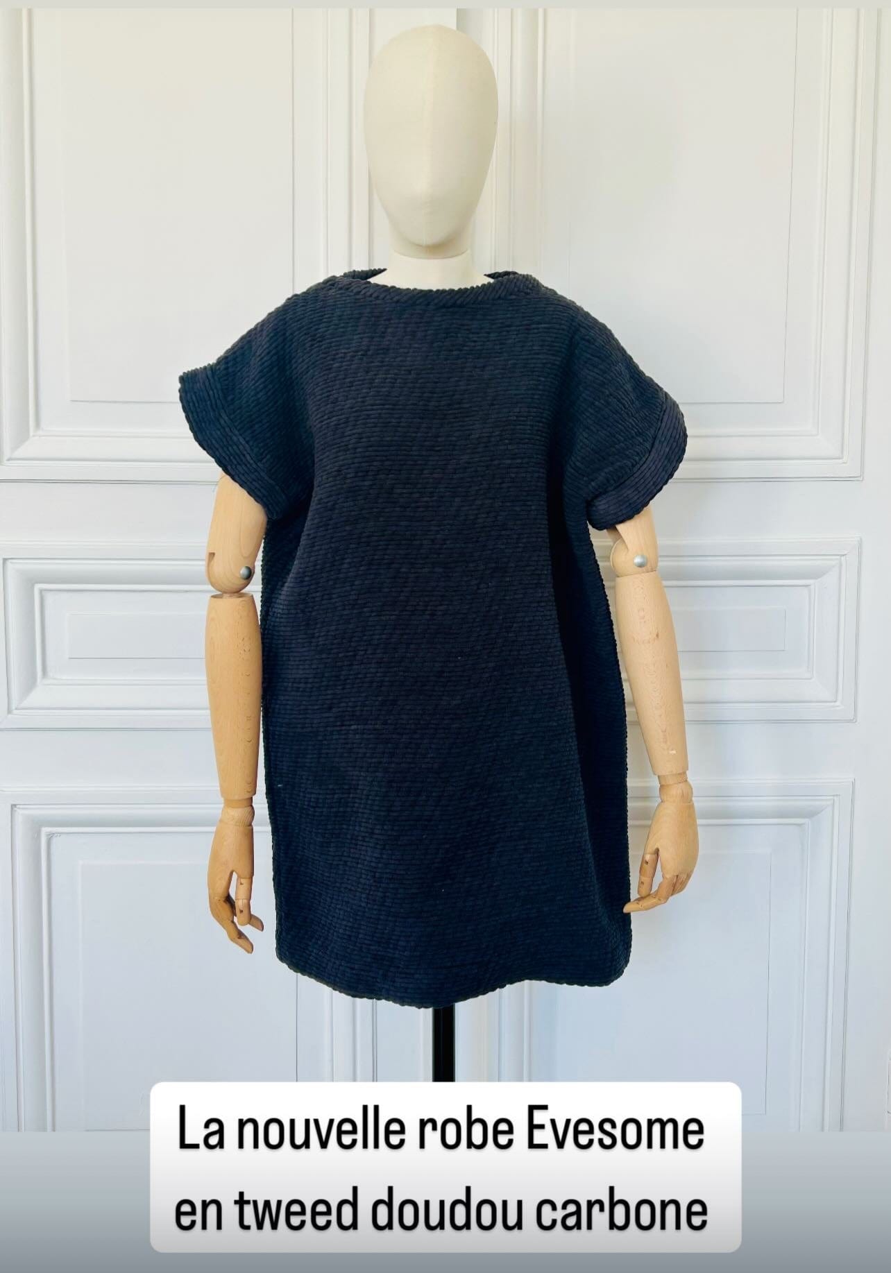 Robe en tweed carbone tissé et fabriquée en France