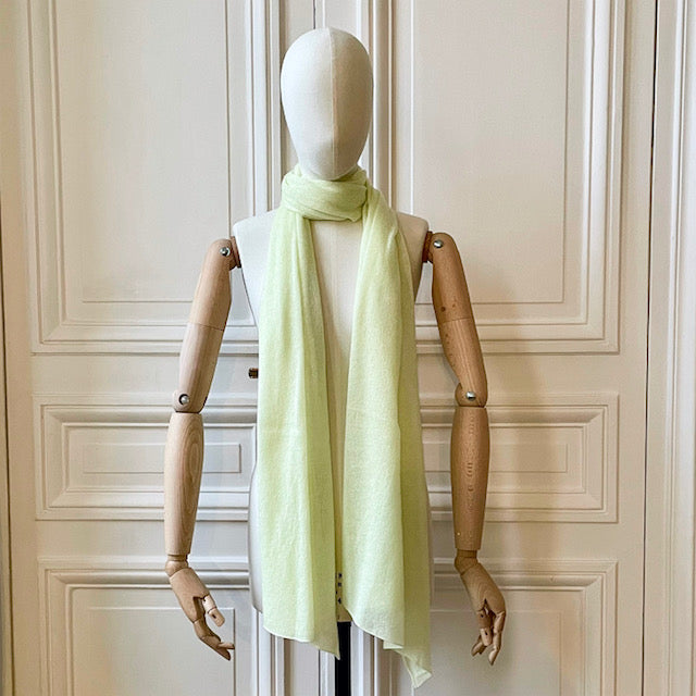 Etole jaune citron tricotée en France 200x60 cm 58% cachemire 42% lin