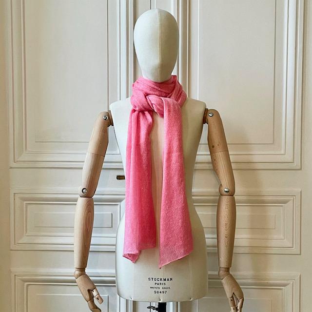 Etole rose bonbon tricotée en France 200x60 cm 58% cachemire 42% lin