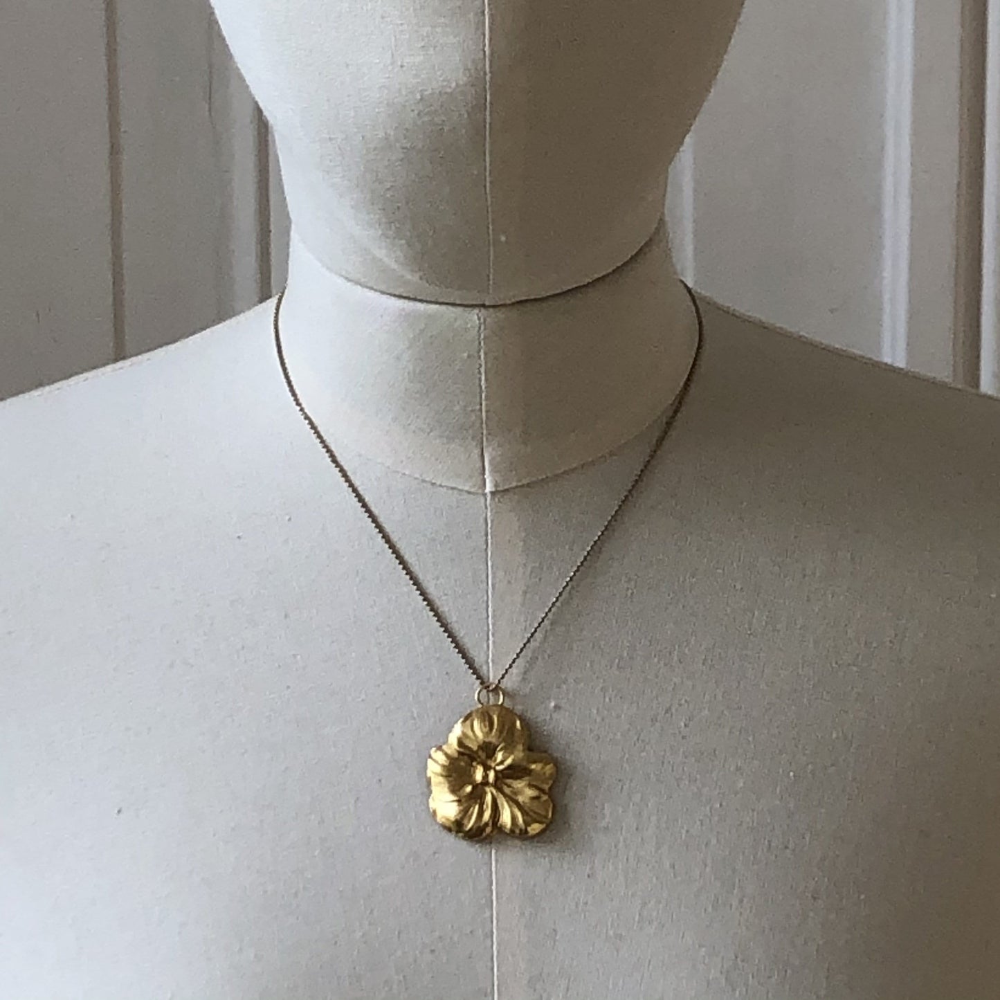 Pendentif Pensée doré