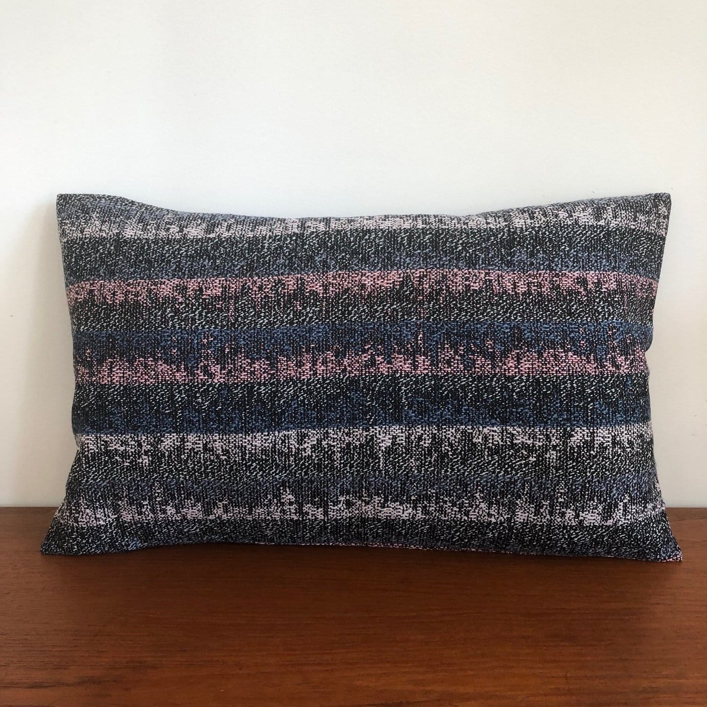 Coussin Evesome 65x40 cm en tweed - Cushion Evesome 65x40 cm in tweed