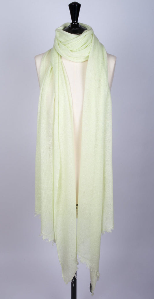 Etole à bords frangés jaune pâle tricotée en France 58% cachemire 42% lin 250x60 cm