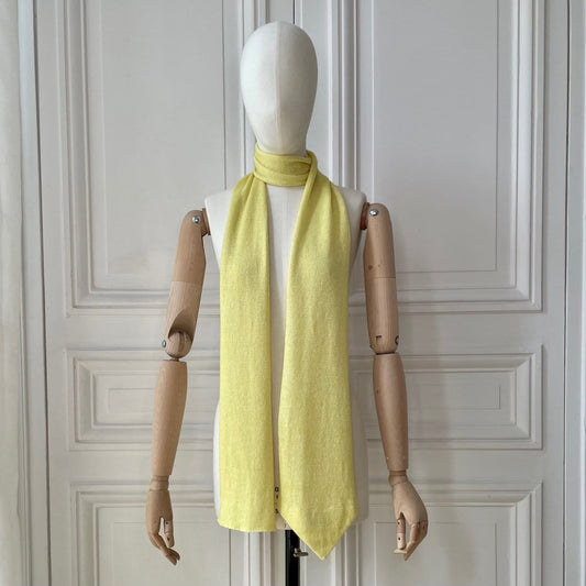Echarpe à bout cravate jaune soleil tricotée en France 58% cachemire 42% lin