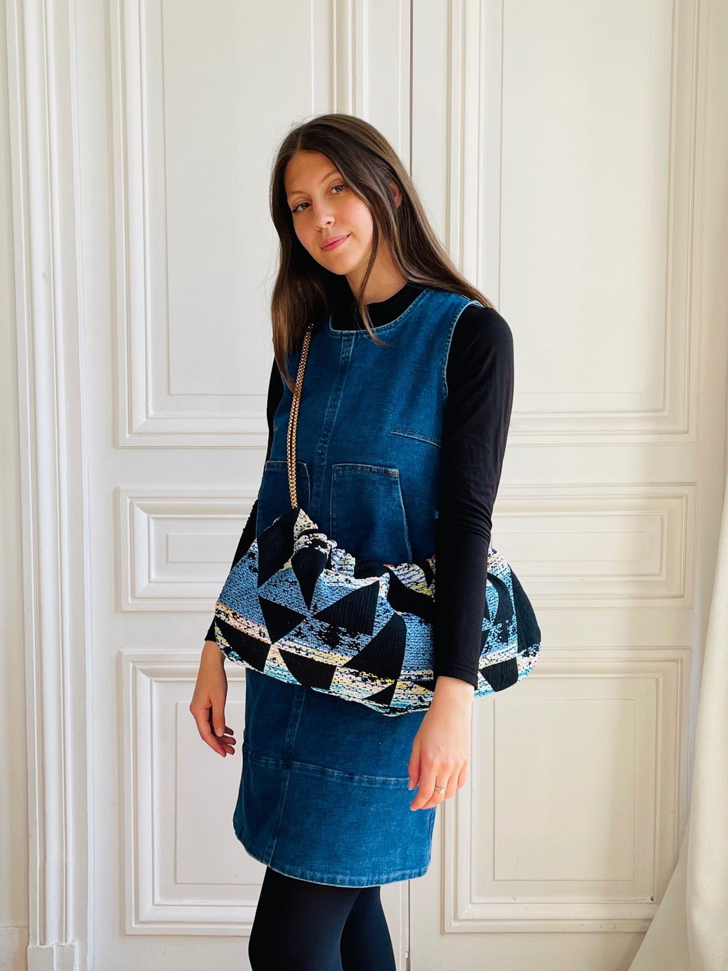 Sac Mini Bénédicte en tweed bleu, noir, jaune, blanc et corail tissé et fabriqué en France