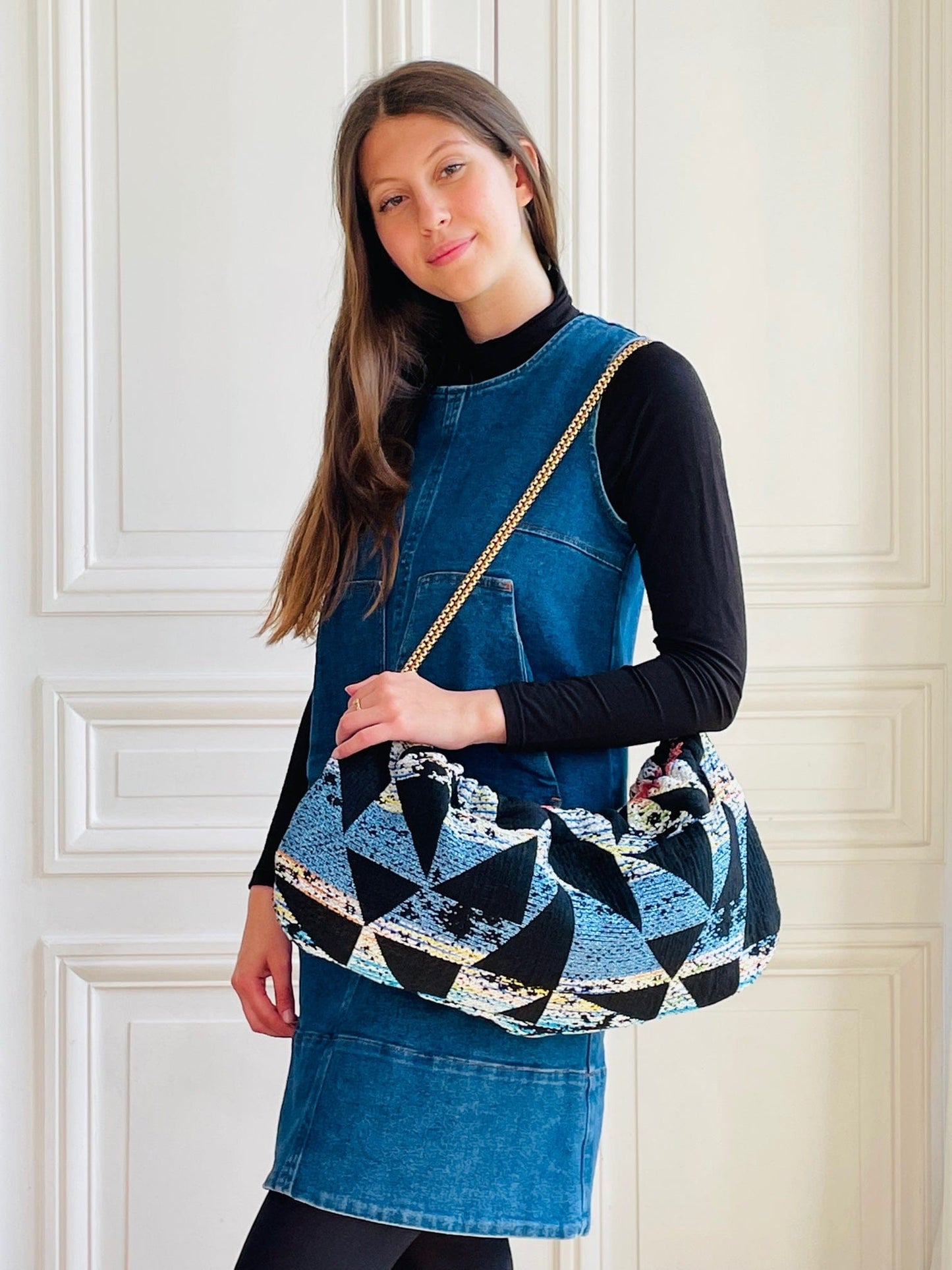 Sac Mini Bénédicte en tweed bleu, noir, jaune, blanc et corail tissé et fabriqué en France