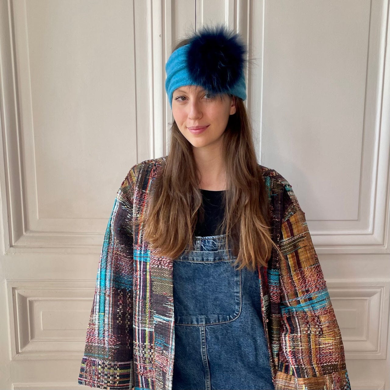 Headband maille mousseuse bleu 100% cachemire avec pompon en fourrure