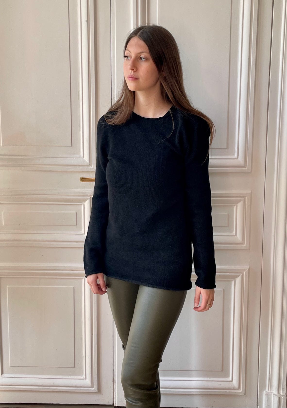 Pull col rond noir tricoté en France 100% cachemire