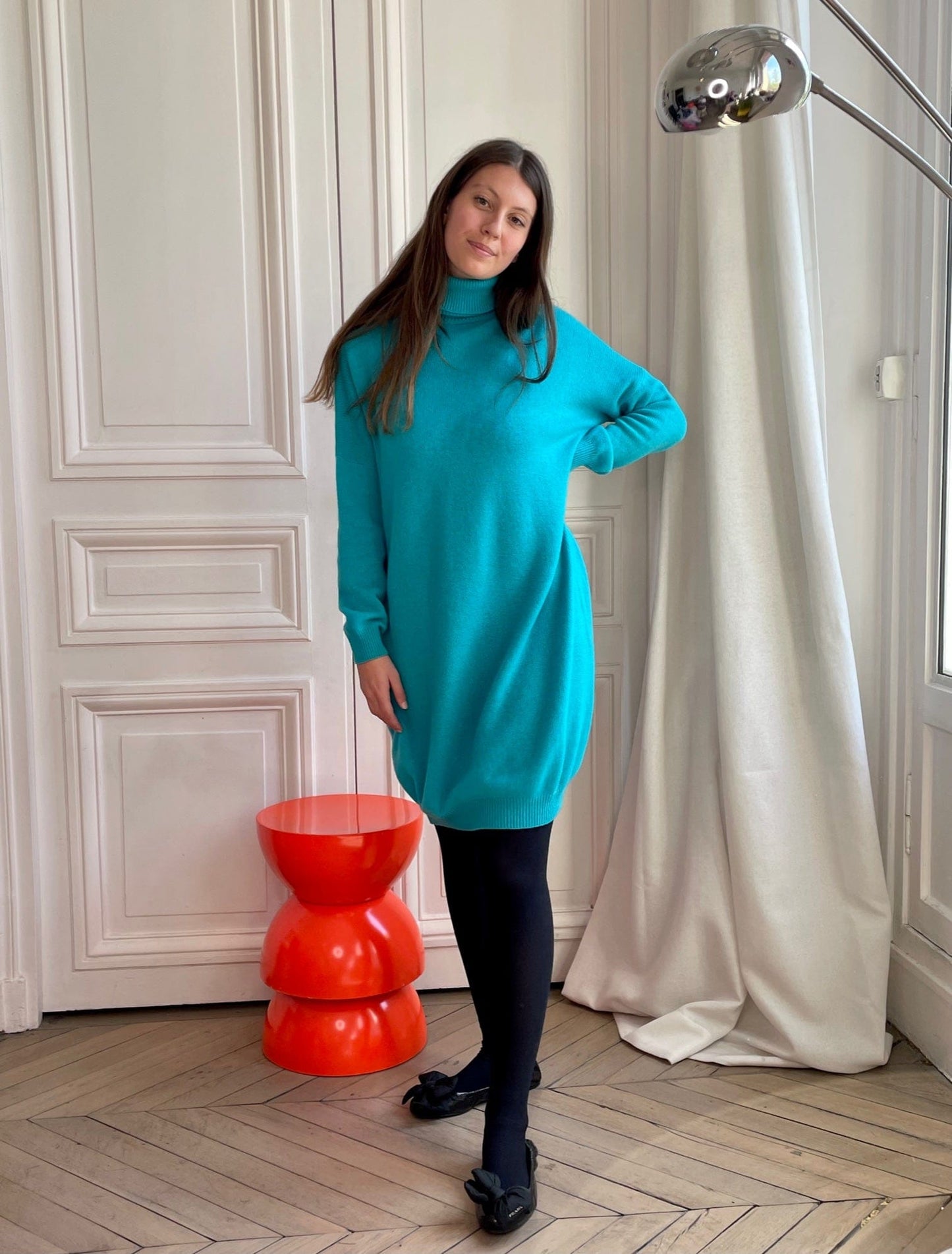 Robe pull col roulé longueur genoux coloris turquoise tricotée en France 100% cachemire