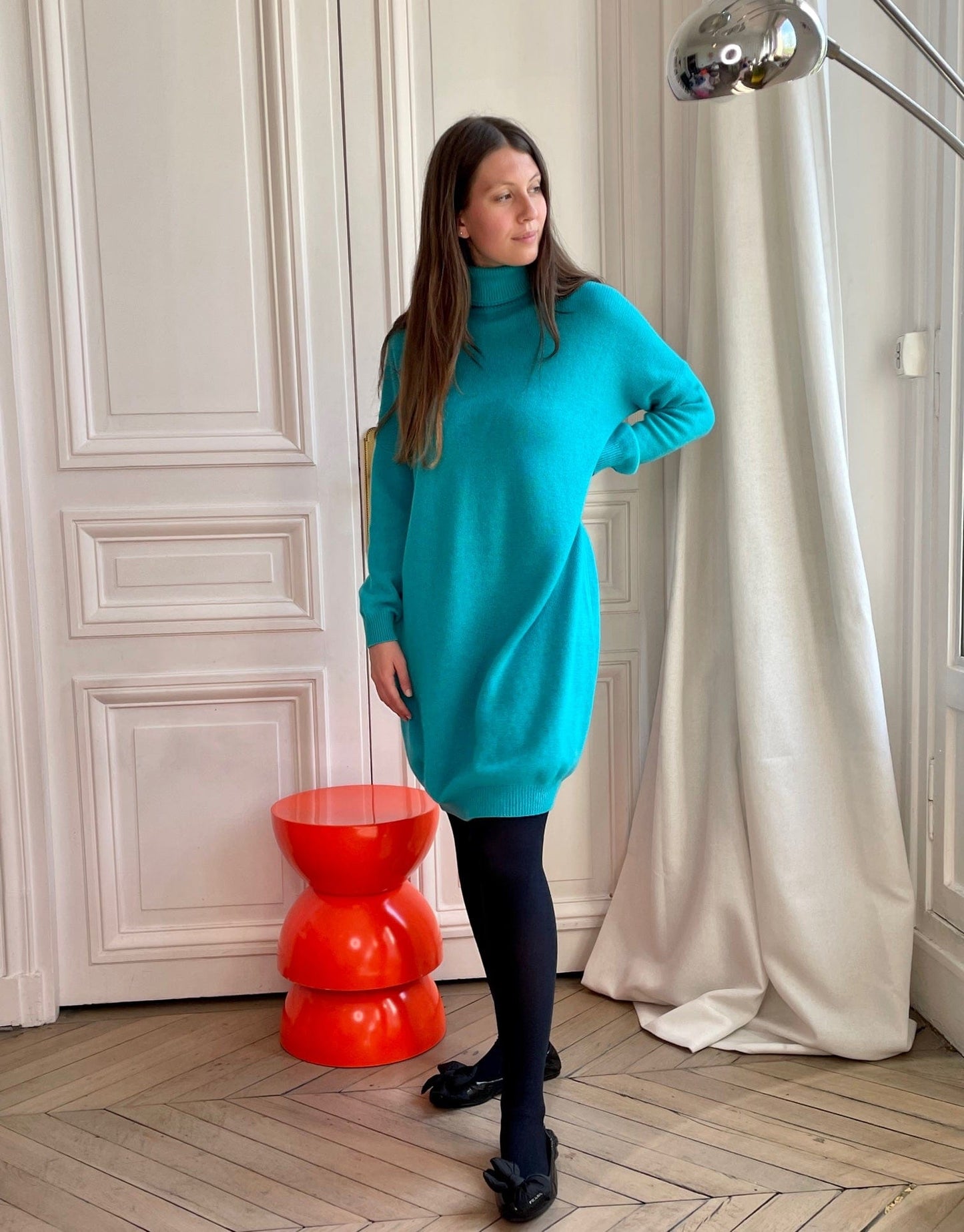 Robe pull col roulé longueur genoux coloris turquoise tricotée en France 100% cachemire