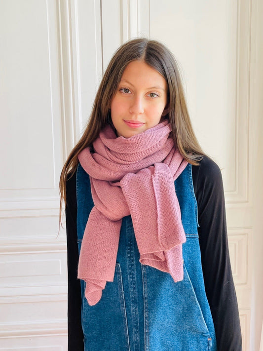 Echarpe vieux rose tricotée en France 250x60 cm 100% cachemire maille mousseuse