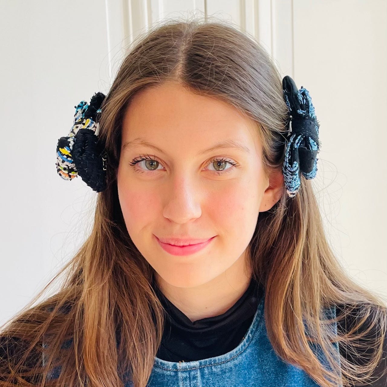 Barrette Evesome en tweed bleu, blanc, jaune, corail
