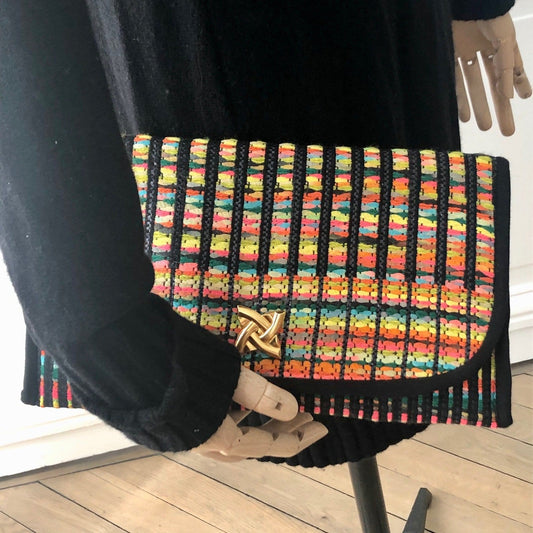Pochette Alexandre en tweed rose, jaune, turquoise, orange, vert et noir tissé et fabriquée en France