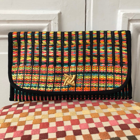 Pochette Alexandre en tweed rose, jaune, turquoise, orange, vert et noir tissé et fabriquée en France