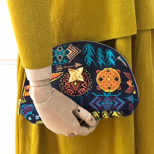 Pochette Sam en tweed bleu marine, orange, rose, turquoise et jaune tissé et fabriquée en France