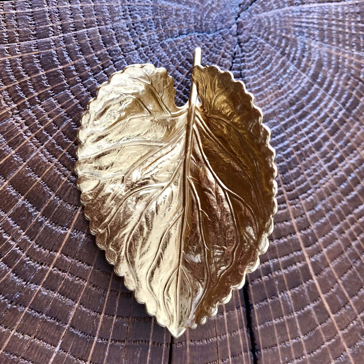 Broche Feuille de violette dorée Evesome - Evesome Golden Violet Leaf Brooch