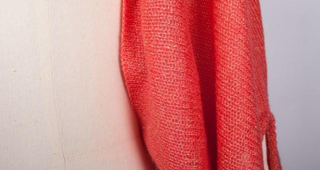 Étole pull corail 58% cachemire 42% lin tricotée en France