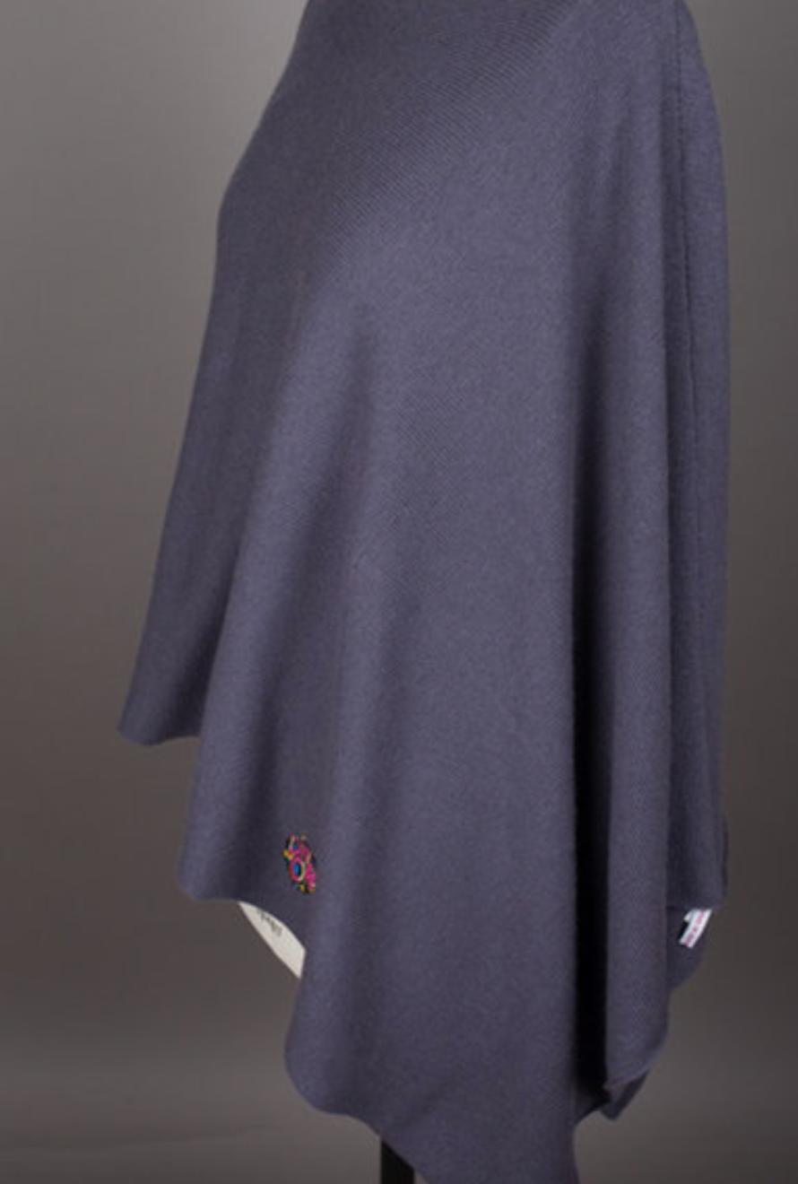 Maxi poncho avec patch Evesome maille serrée 100% cachemire - Maxi poncho with Evesome patch tight mesh 100% cashmere