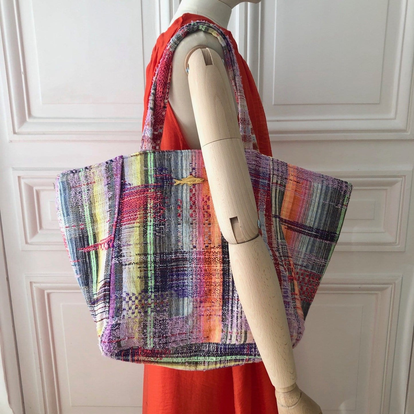 Sac Sébastien en tweed rose tendre, rose vif, rouge, noir, lilas et orange tissé et fabriqué en France