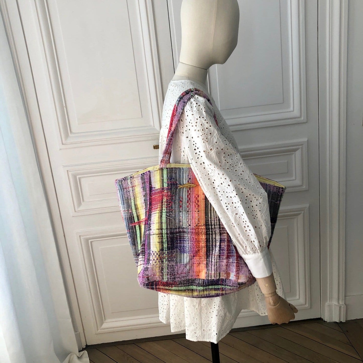 Sac Sébastien en tweed rose tendre, rose vif, rouge, noir, lilas et orange tissé et fabriqué en France