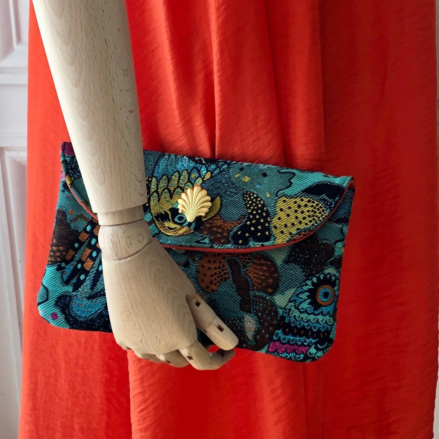Pochette Louise en tweed turquoise rose, jaune et marine perroquets tissé et fabriquée en France