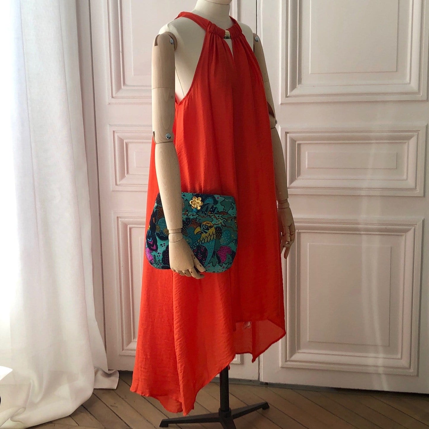 Pochette Irène en tweed turquoise, rose, jaune et marine perroquets tissé et fabriquée en France