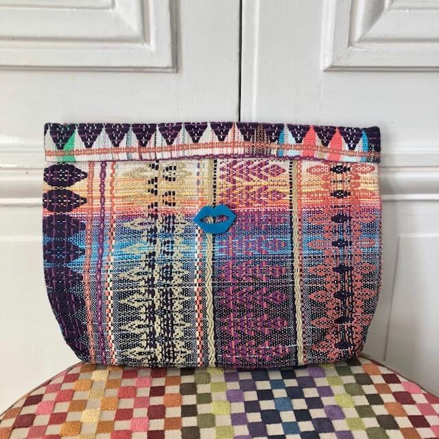 Pochette Valentine en tweed violet, beige, turquoise et corail tissé et fabriquée en France