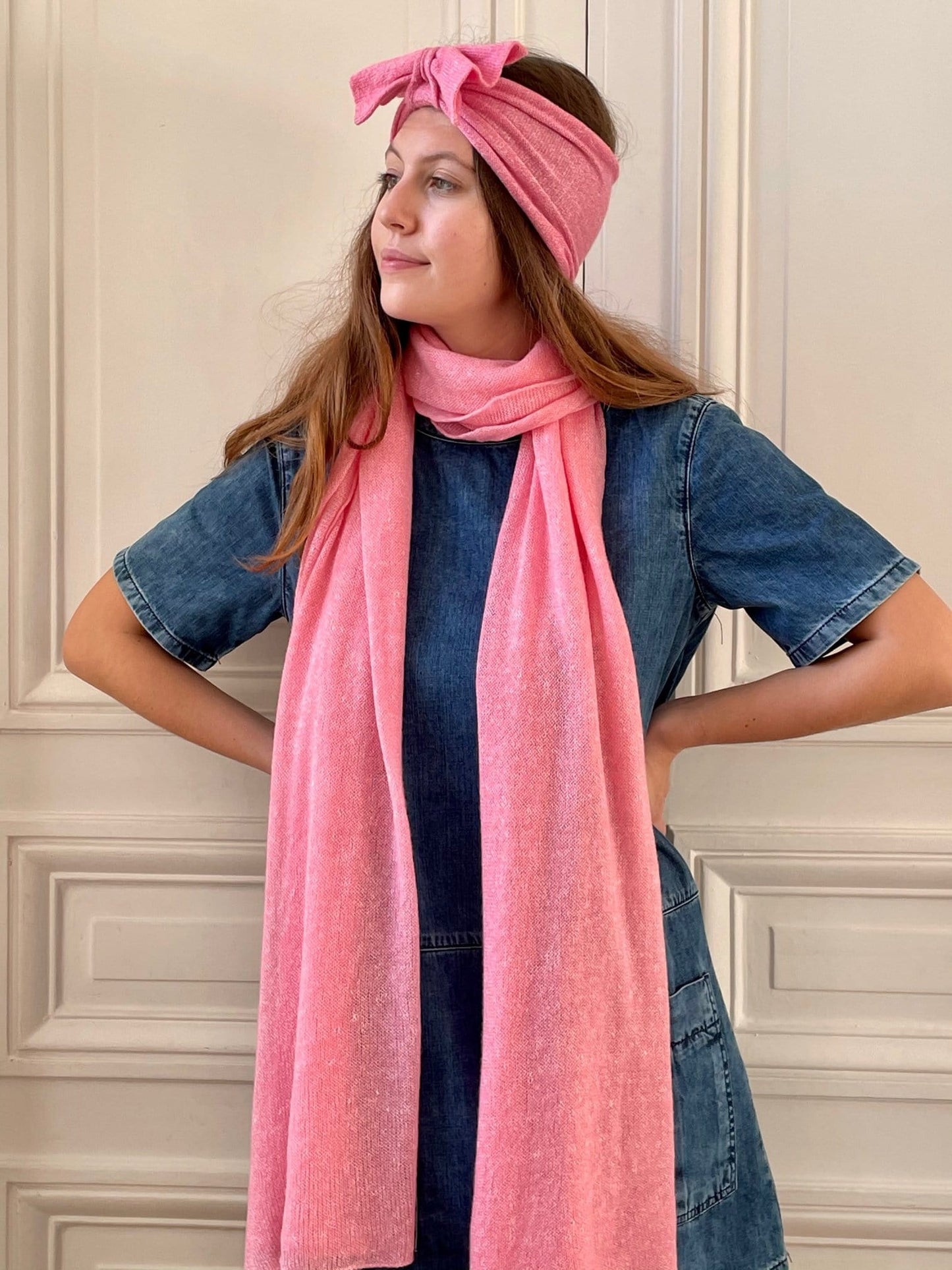 Etole rose bonbon tricotée en France 200x60 cm 58% cachemire 42% lin