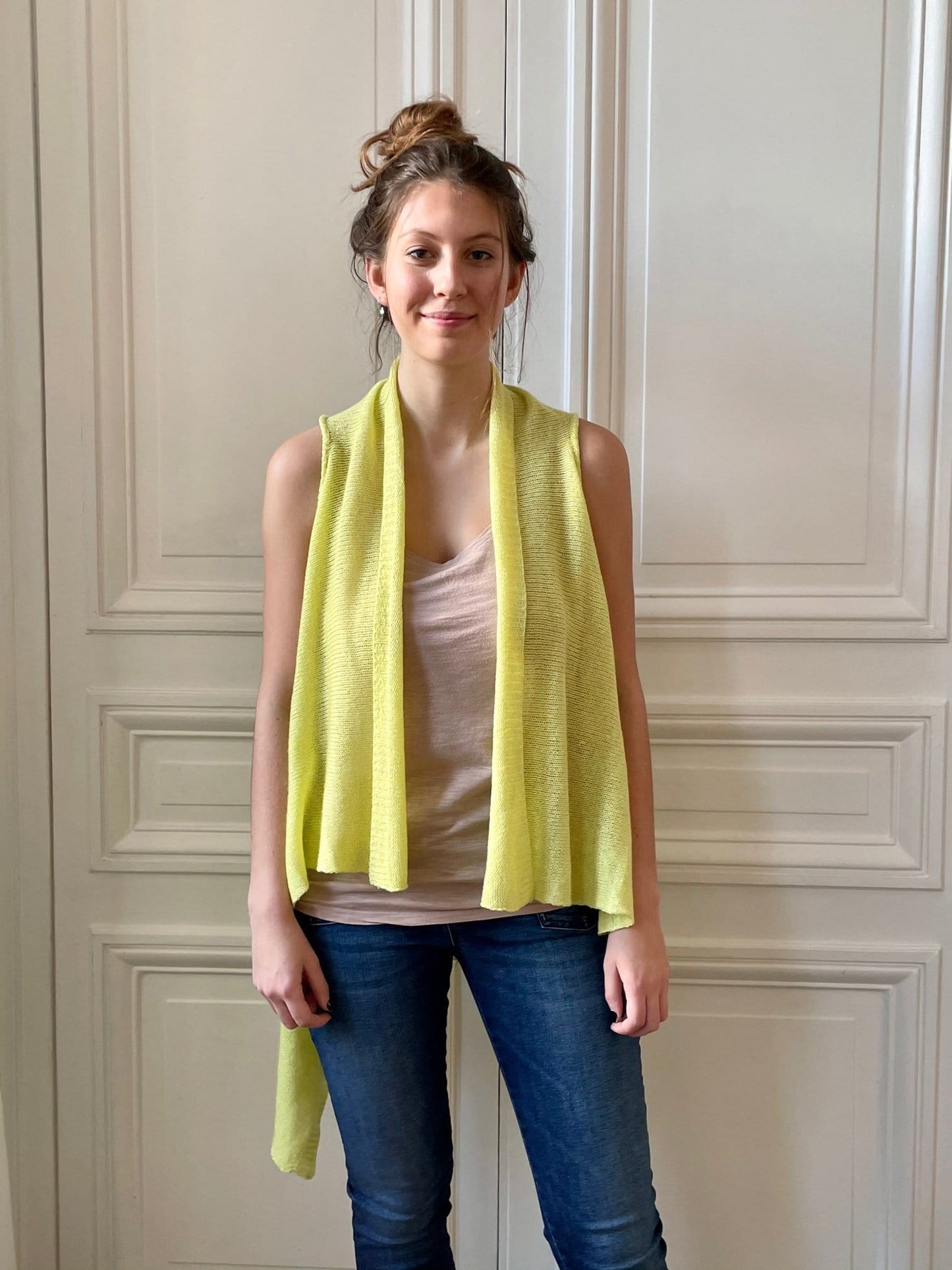 Pull jaune sans manches double positions 58% cachemire 42% lin tricoté en France
