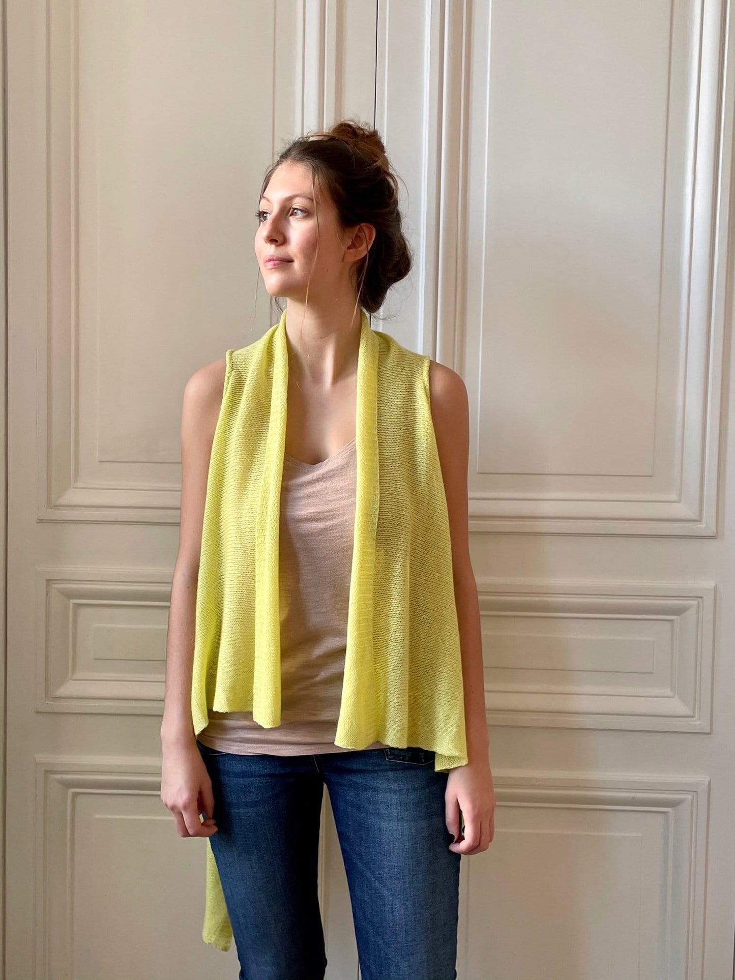 Pull jaune sans manches double positions 58% cachemire 42% lin tricoté en France