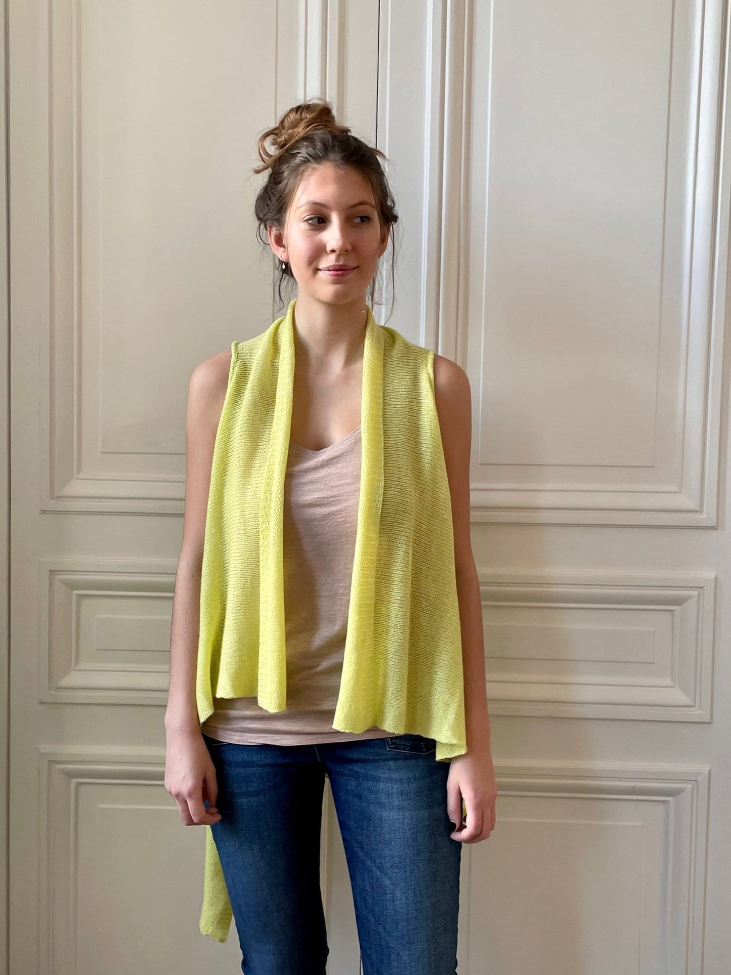 Pull jaune sans manches double positions 58% cachemire 42% lin tricoté en France