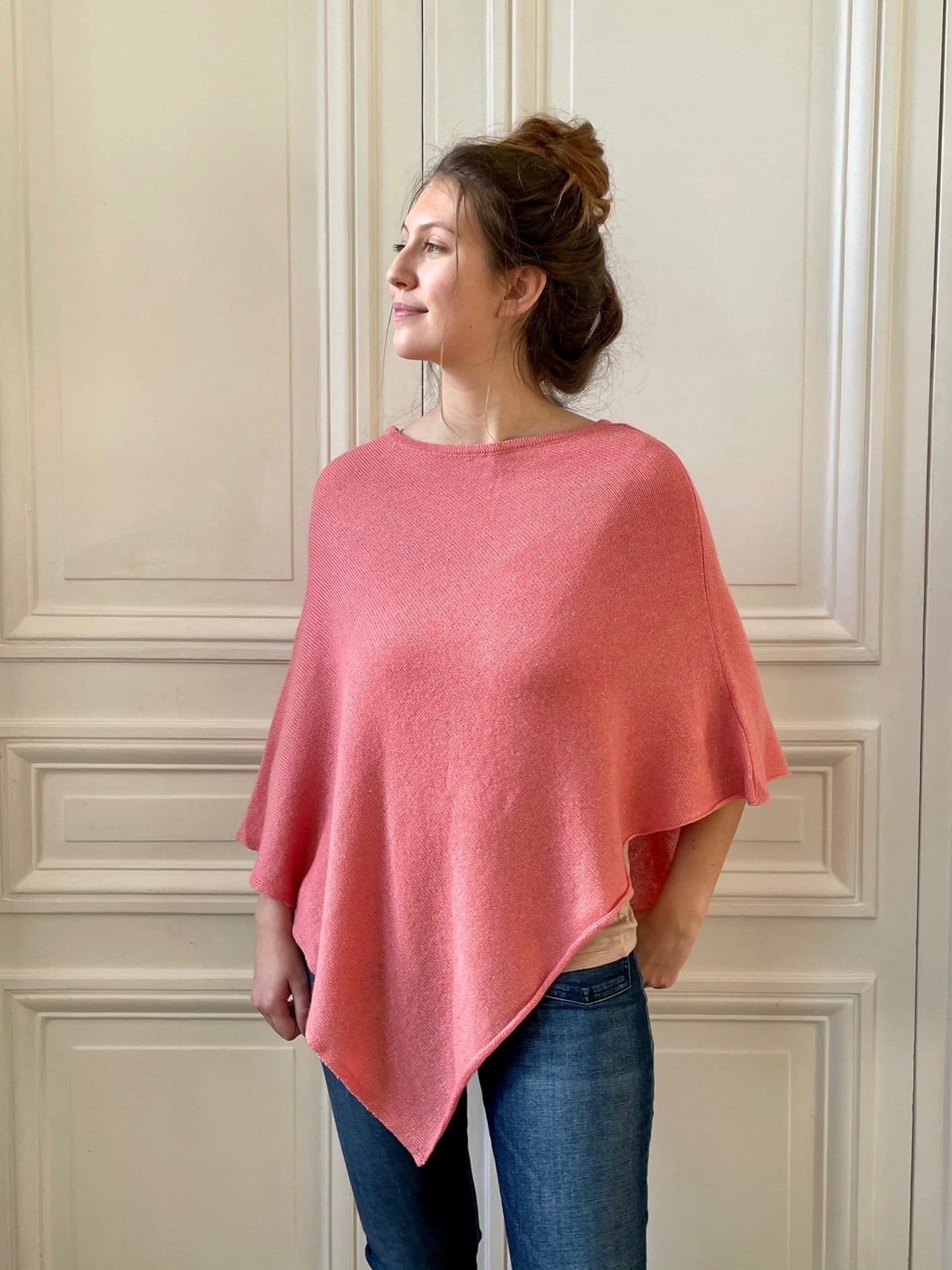 Poncho corail en pointe tricoté en France 58% cachemire 42% lin