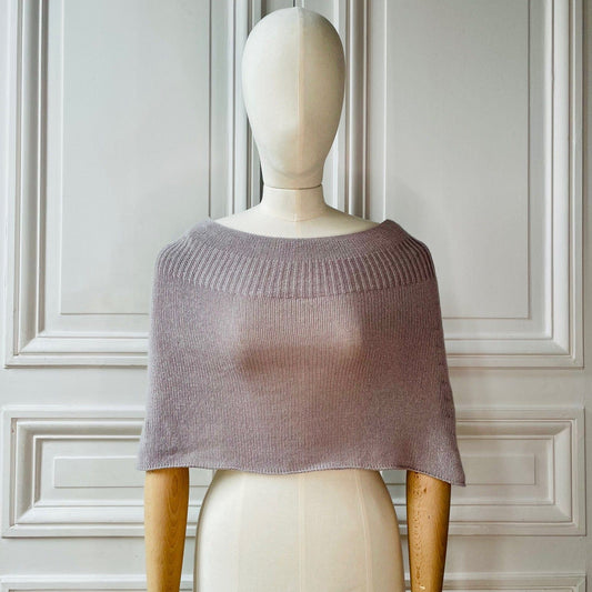 Mini poncho beige rosé tricoté en France 100% cachemire maille mousseuse