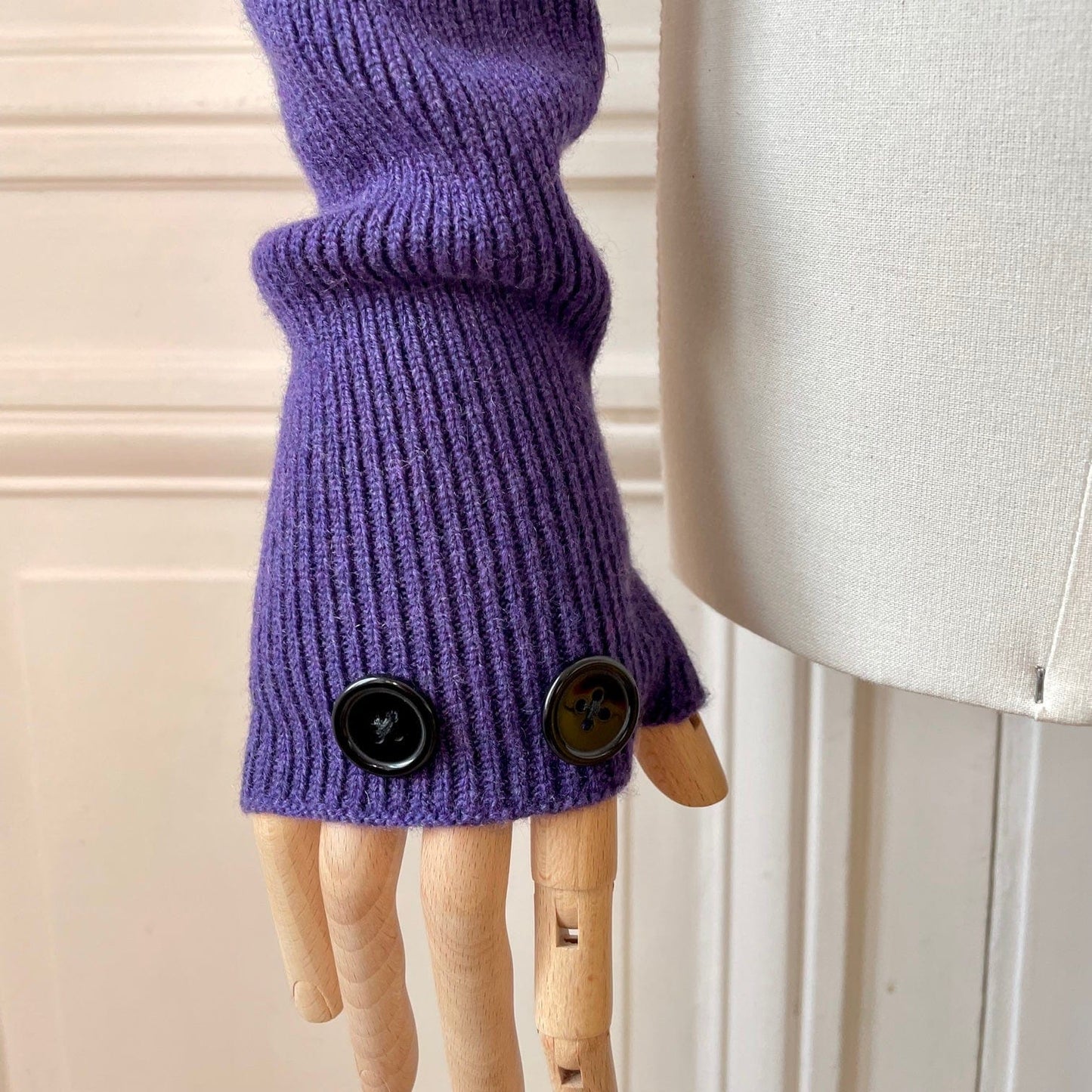 Mitaines violettes courtes à côtes tricotées en France 100% cachemire