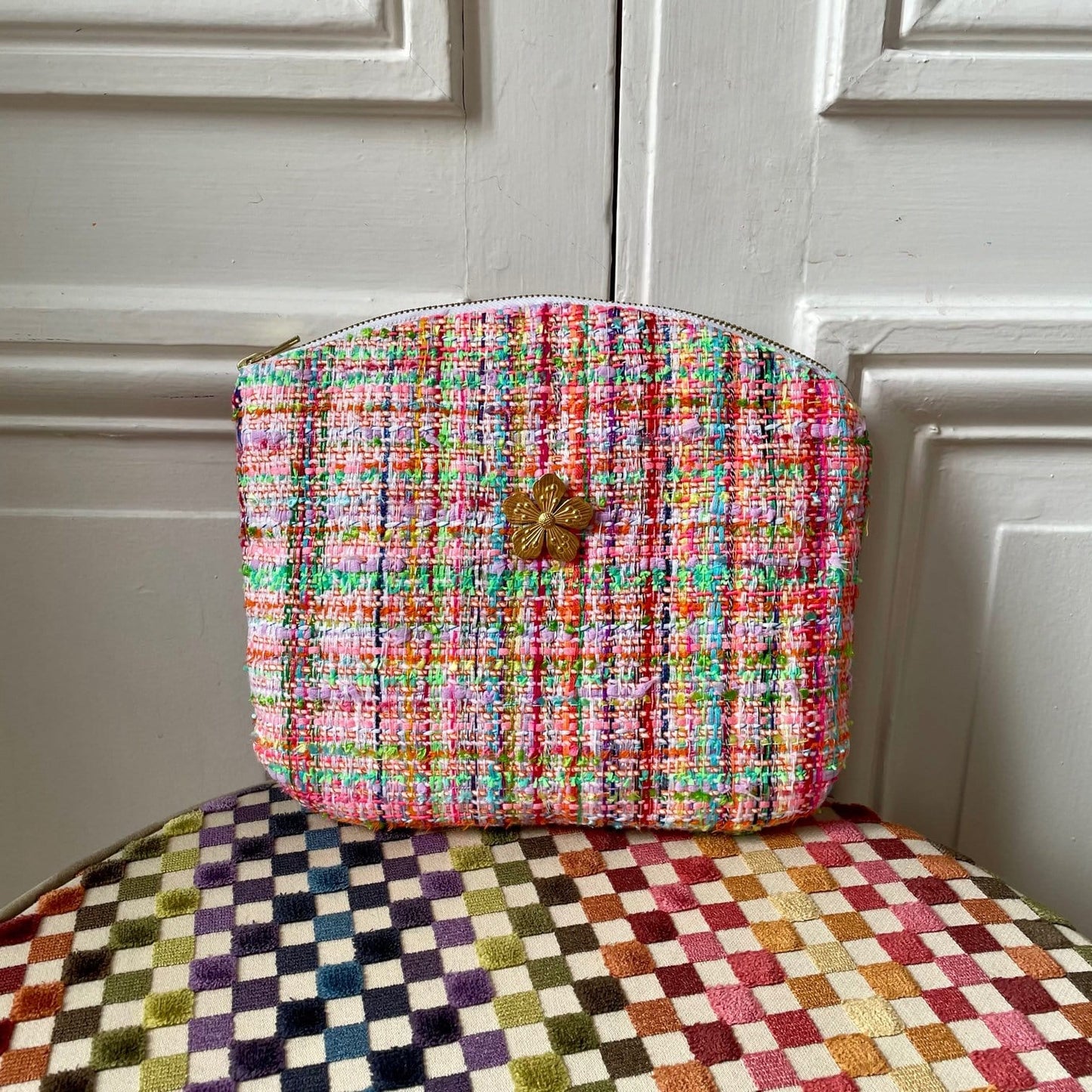 Pochette Armand en tweed rose et arc-en-ciel tissé et fabriquée en France