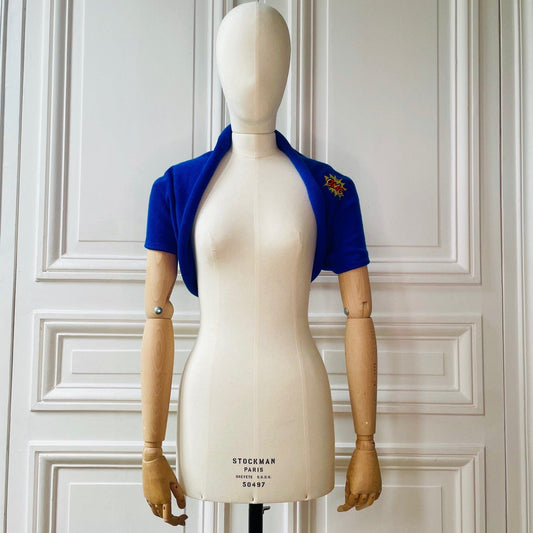 Pull bandeau bleu klein avec patch OMG tricoté en France 100% cachemire