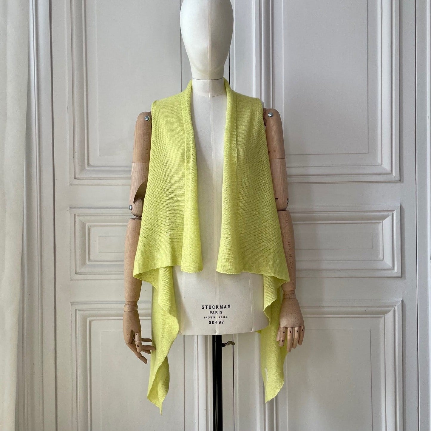 Pull jaune sans manches double positions 58% cachemire 42% lin tricoté en France