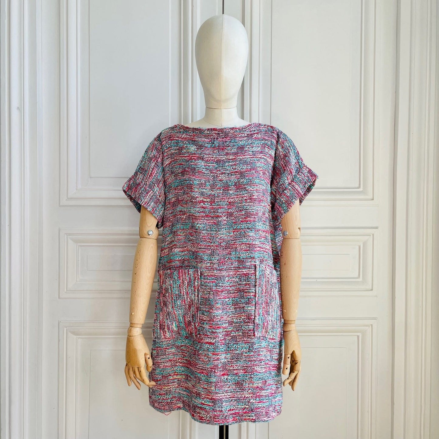 Robe en tweed rouge, turquoise, gris et blanc tissé et fabriquée en France
