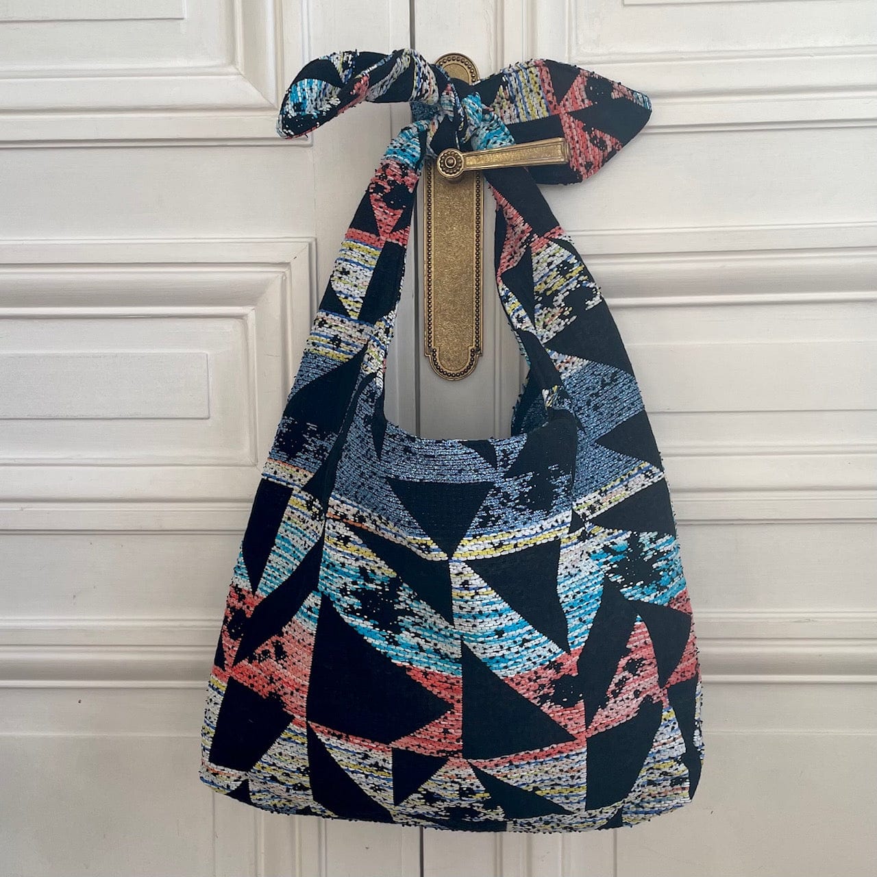 Sac Angèle en tweed bleu, blanc, noir, jaune et corail tissé et fabriqué en France