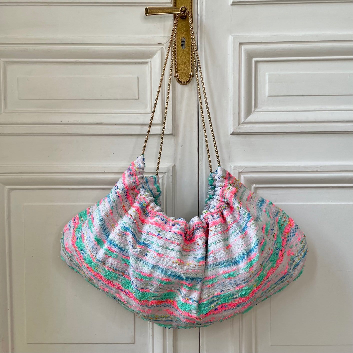 Sac Bénédicte en tweed bleu, rose fluo, blanc et vert d'eau tissé et fabriqué en France
