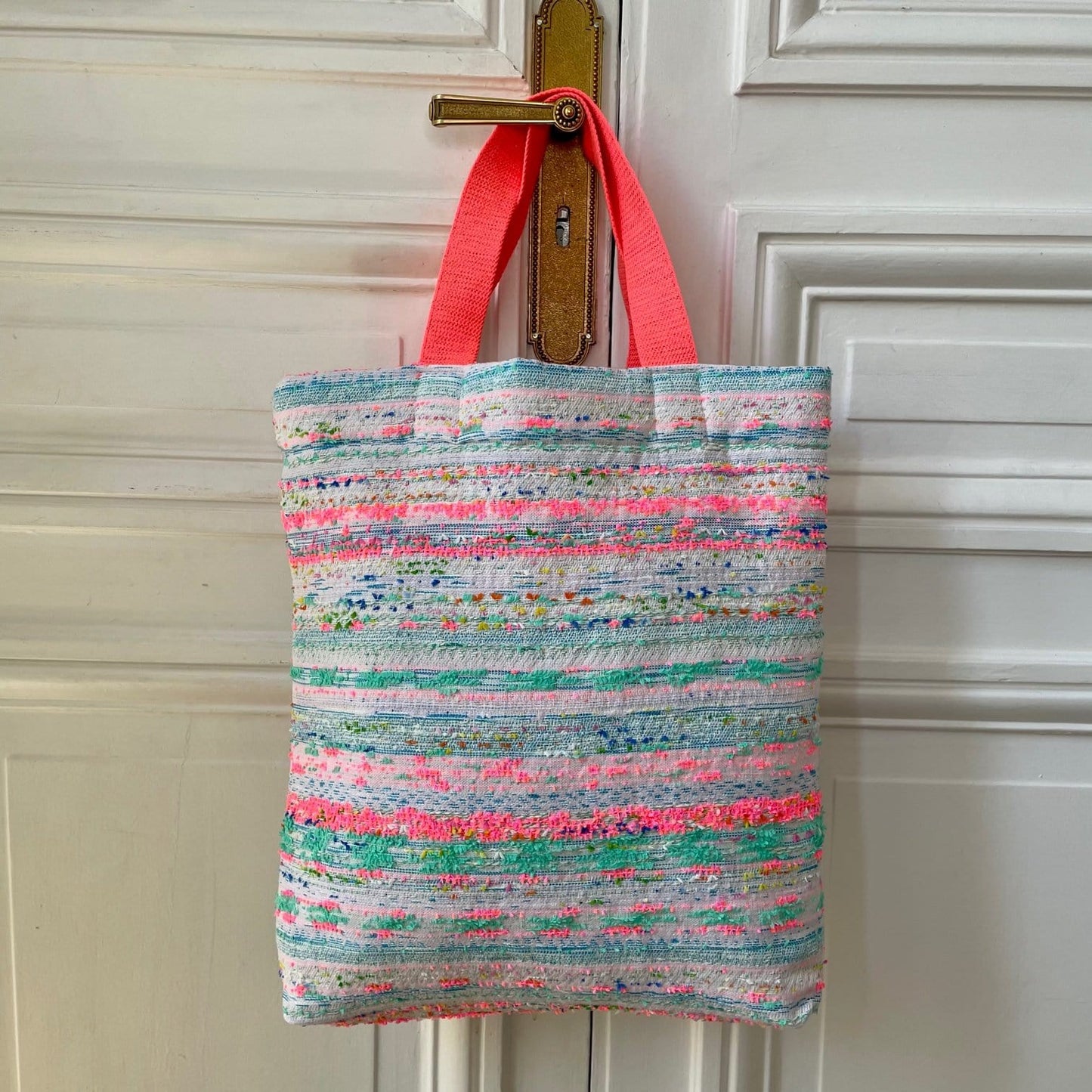 Sac Vivien en tweed bleu, rose fluo, blanc et vert d'eau tissé et fabriqué en France
