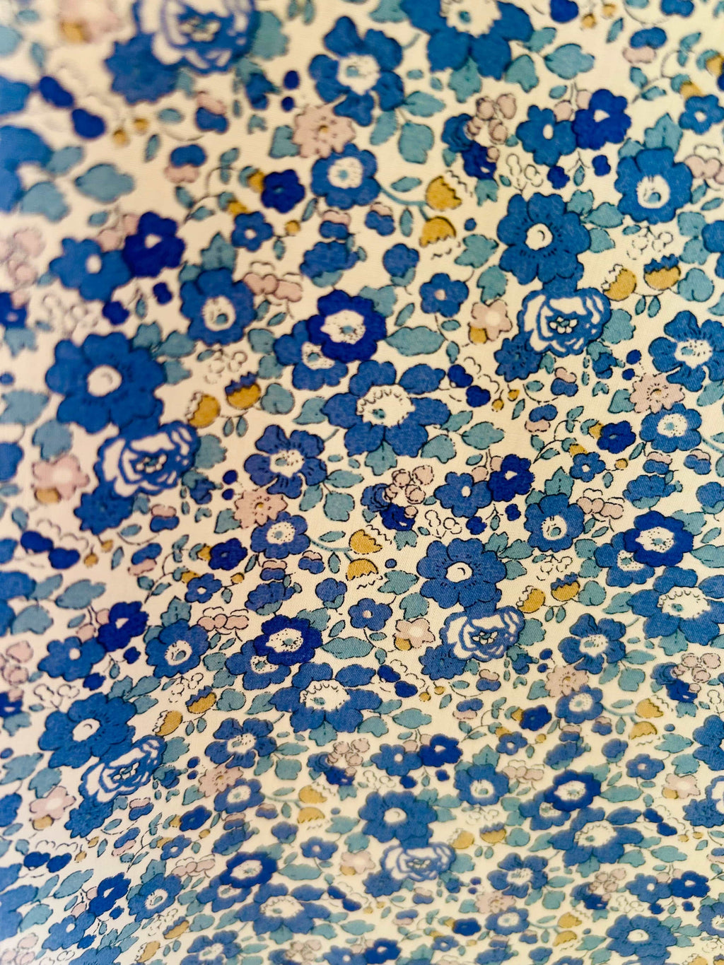 Robe sans manches boutonnée en V fabriquée en France