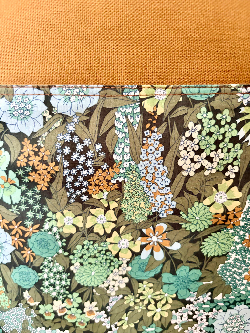 Tablier à volants en coton et Liberty fabriqué en France