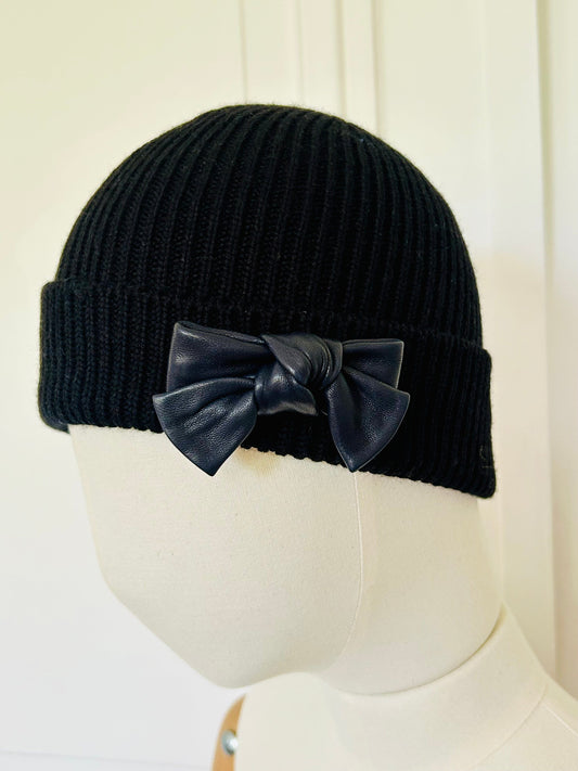 Bonnet noir à fines cotes tricoté en France 100% merinos