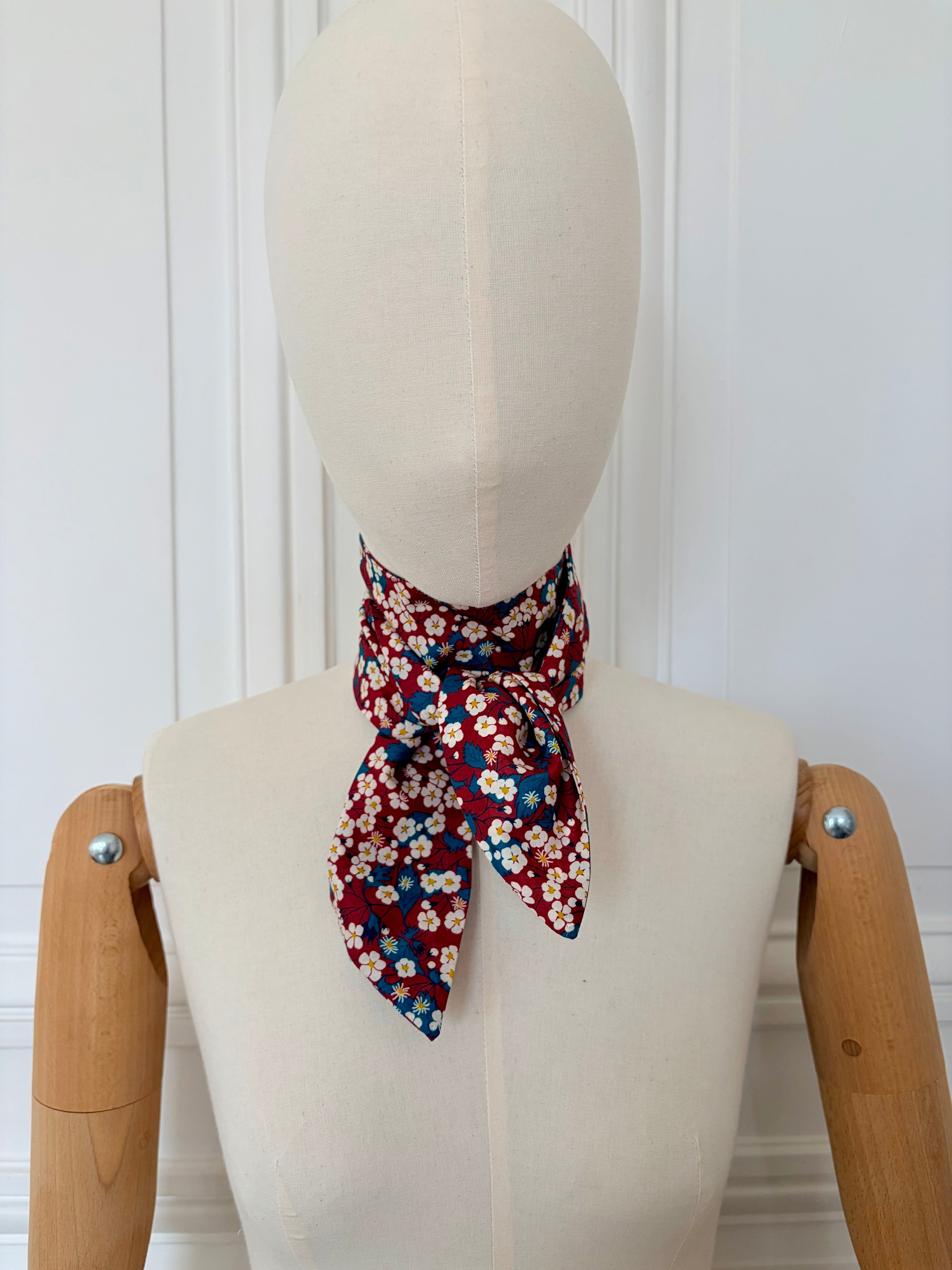 Foulard pointe 109 x 15 cm en Liberty de coton doublé