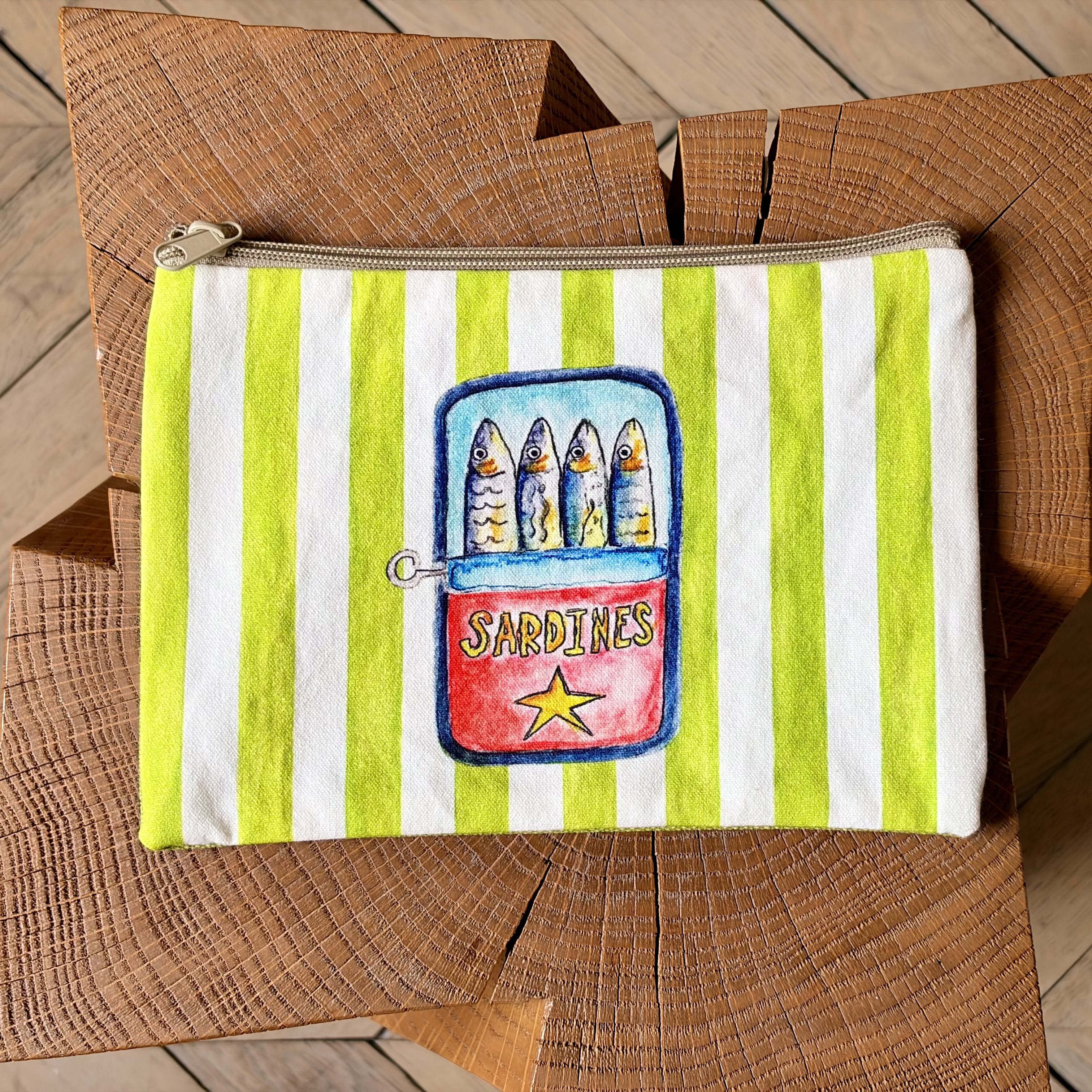 Grande pochette boîtes de sardines rouge 22x15 cm