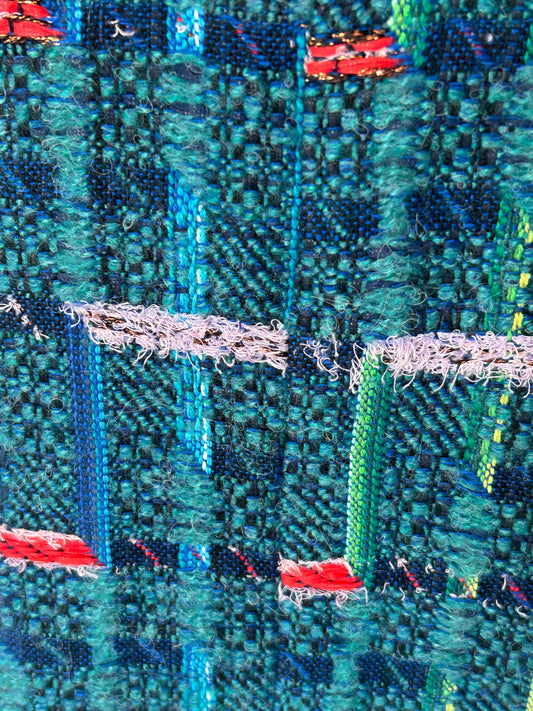 Robe en V en très tweed multicolore et fabriquée en France