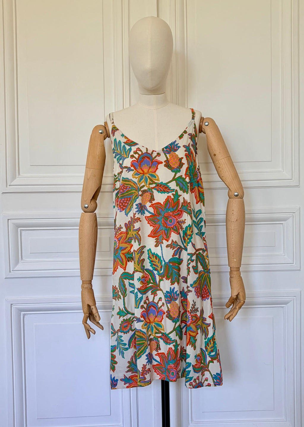 Robe aux bretelles réglables aux genoux imprimée en viscose